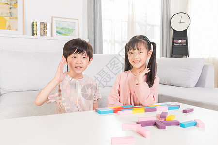 儿童玩积木背景图片