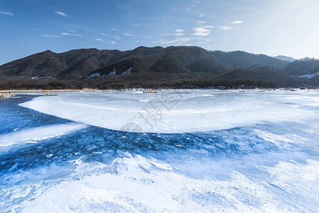 神农架冬天冰封的湖泊背景