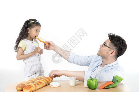 爸爸和女儿吃早餐背景图片