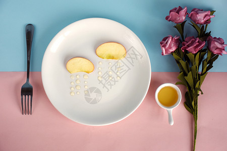 白瓷碟用苹果和蜂蜜组成的创意图片背景