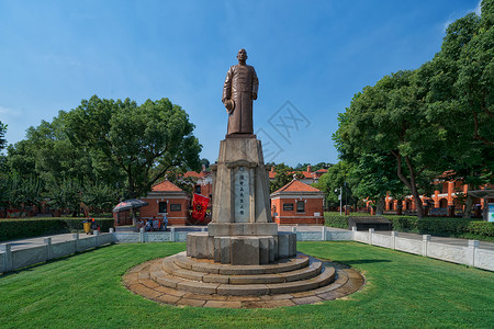 民主纪念碑武汉街头孙中山雕像背景