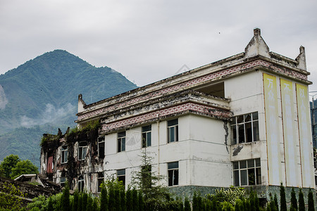 地震中房屋倒塌汶川地震遗址公园背景