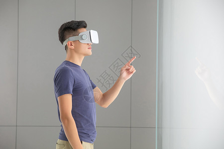 带VR眼镜的男生科技未来背景