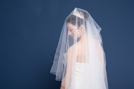 模特结婚素材头戴头纱穿婚纱的新娘背景