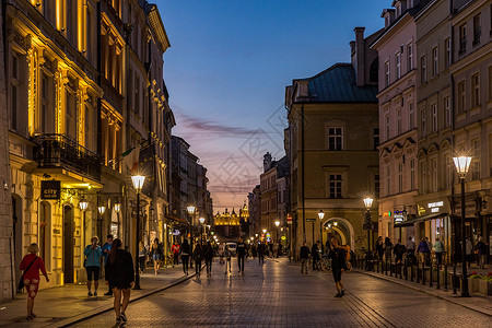 克拉科夫老城广场夜景背景图片