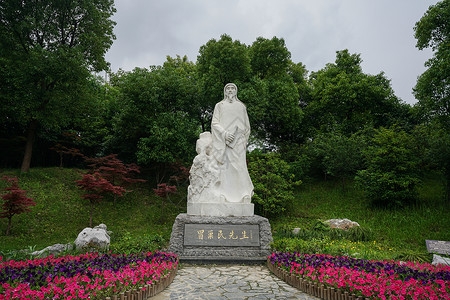 makisushi先生如皋著名景区水绘园风景区冒巢民先生塑像背景