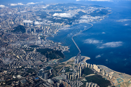 俯拍海岸线海滨城市大连背景