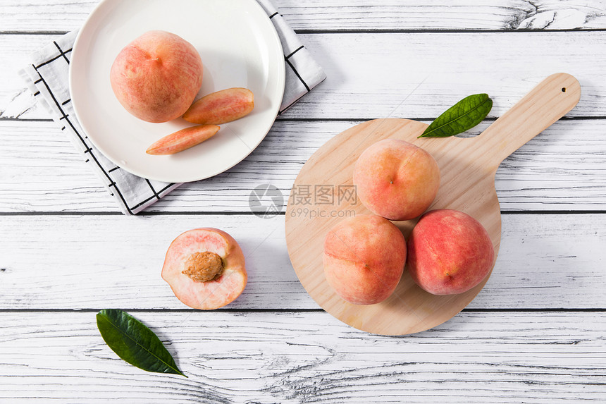 夏季新鲜桃子图片