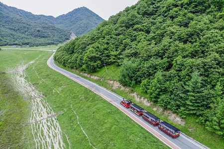 湖北农村神农架林区的小火车背景