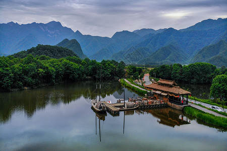 山早晨大九湖的清晨美景背景