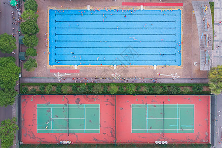 武汉大学游泳池和网球场图片