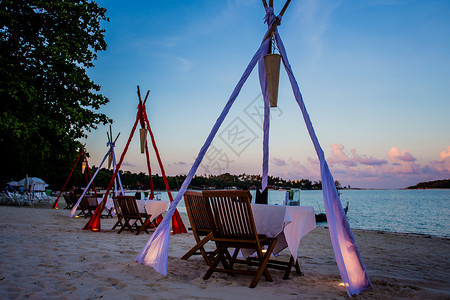 海边沙滩烛光晚餐苏梅岛风景背景