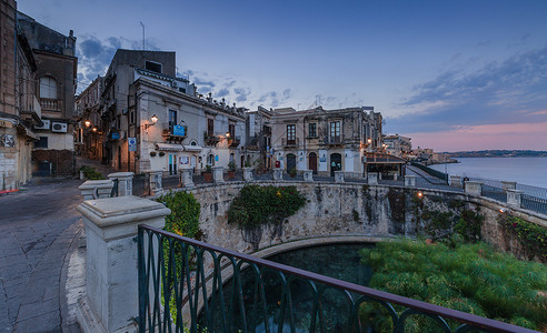 意大利西西里岛锡拉库萨著名景点许愿池高清图片