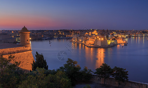 马耳他夜景地中海岛国马耳他首都瓦莱塔日出风光背景