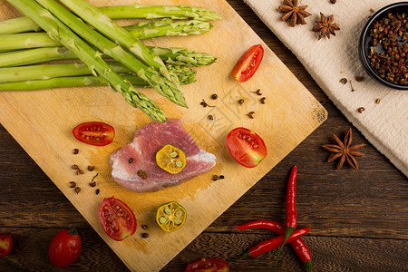 特色炒肉准备烹饪的绿色蔬菜芦笋背景