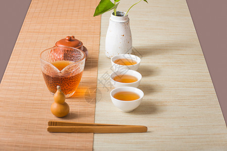 岩茶茶干茶席上的茶汤和茶具背景