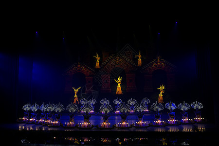 西双版纳民族歌舞表演背景图片