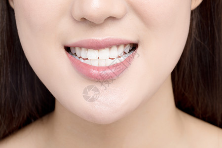 女性牙齿展示高清图片