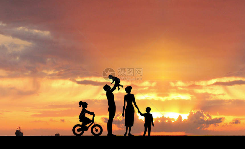 夕阳一家人 图片