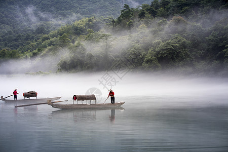 小东江晨雾凶猛的江水高清图片