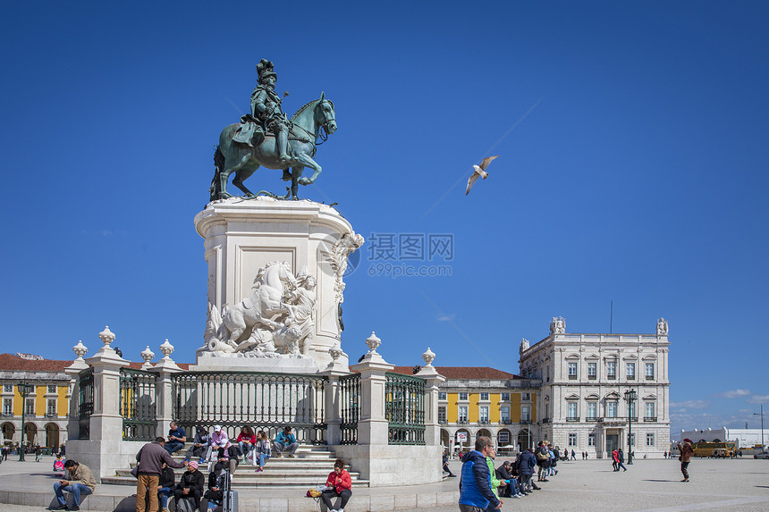 葡萄牙里斯本商业广场黑马广场约瑟一世青铜雕像图片