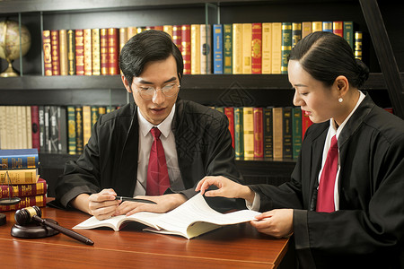 男女律师信任法理高清图片