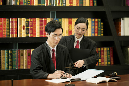 男女律师背景图片