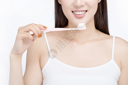 女性刷牙背景图片
