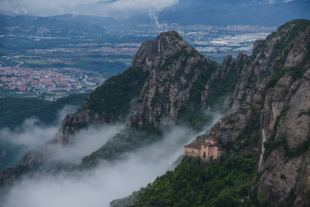 沃拉特西班牙加泰罗尼亚地区著名游览圣地蒙特塞拉特山景色背景