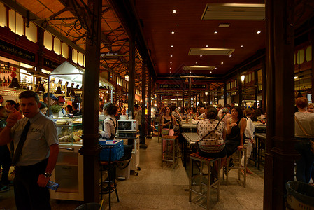 西班牙马德里圣米格尔市场内的美食背景图片