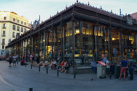 西班牙马德里圣米格尔市场内的美食高清图片