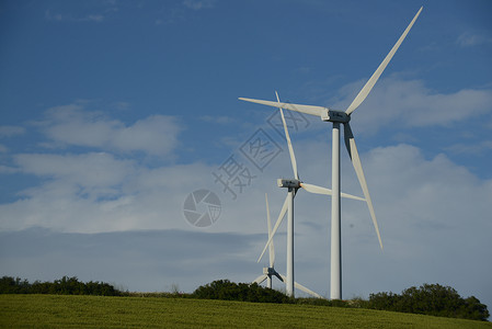 西班牙加泰罗尼亚地区的风力发电机背景