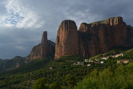 斯卡伯勒西班牙韦斯卡地区穆里略德加列戈岩石山背景