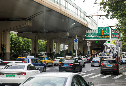 傍晚的高架道路交通繁忙背景