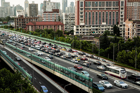 傍晚的高架道路交通繁忙背景