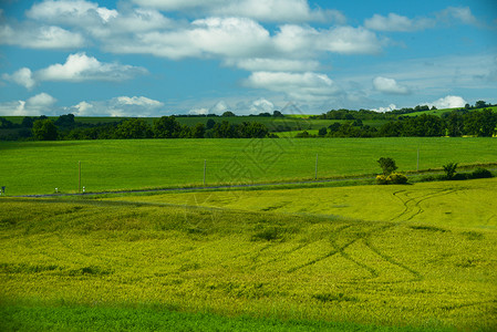 阿帕龙法国南部阿韦龙地区的乡村田野背景