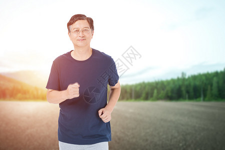 老年人跑步锻炼老人户外跑步设计图片