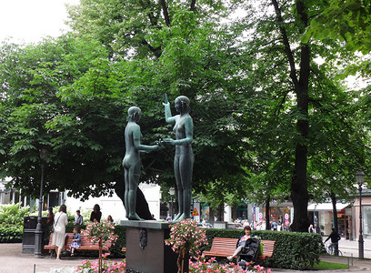 赫尔辛基市中心公园雕塑高清图片