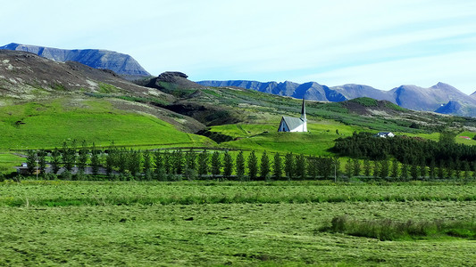 冰岛路边景色小教堂图片