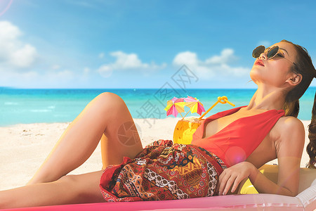 旅游女旅游海滩日光浴设计图片