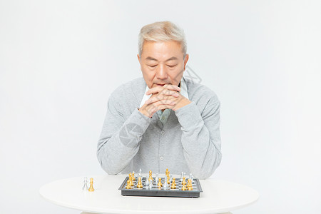 老年人下棋图片