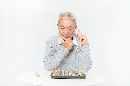 老年人下棋图片