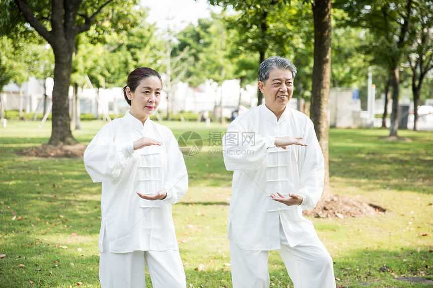 老年人太极锻炼图片