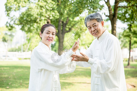 老年人太极锻炼图片