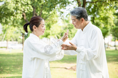 老年人太极锻炼图片