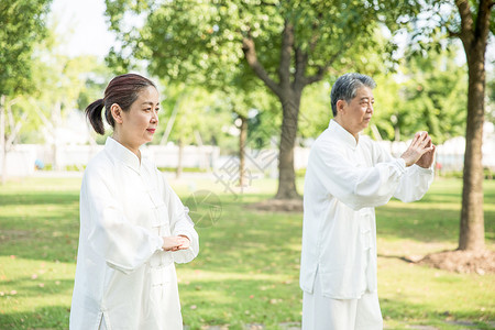 老年人太极锻炼图片