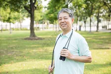 老年人运动锻炼跳绳图片