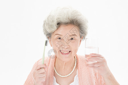 老年人奶奶刷牙高清图片