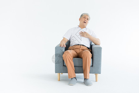 坐姿素材老年男性胸口疼形象背景