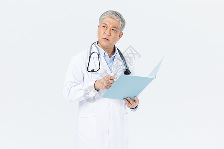 老年男性医生文件夹形象背景图片